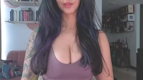 Snapshot of i_cant_believe_its_you chatting on May 7, 2026, 2:33 pm Lana Banana online show from May 7, 2026, 2:33 pm