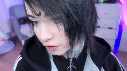 Snapshot of i_died_again chatting on January 23, 2025, 10:01 am Asya online show from January 23, 2025, 10:01 am