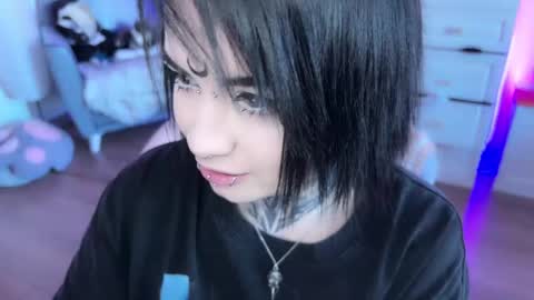 Snapshot of i_died_again chatting on February 7, 2025, 12:39 pm Asya online show from February 7, 2025, 12:39 pm