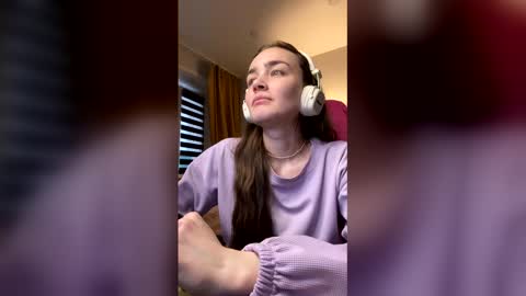 elisabeth online show from December 2, 2025, 10:20 am