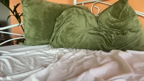 Olive online show from October 18, 2025, 12:13 am