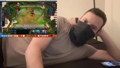 Snapshot of i_o_ro chatting on December 8, 2024, 9:57 am i o ro online show from December 8, 2024, 9:57 am