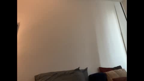 Snapshot of i_o_ro chatting on December 23, 2024, 10:12 pm i o ro online show from December 23, 2024, 10:12 pm