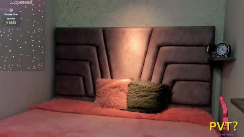 iam_lina online show from March 19, 2026, 11:36 am