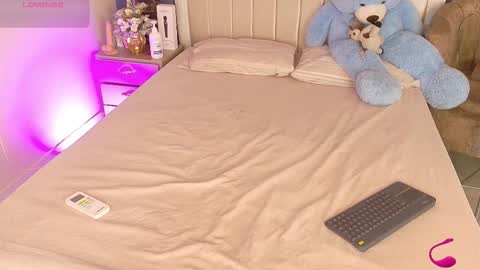 Snapshot of iam_nicolle chatting on November 20, 2025, 12:49 pm iam_nicolle online show from November 20, 2025, 12:49 pm