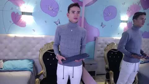 Iam Smith  online show from January 13, 2026, 11:59 am