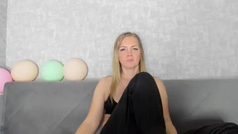 Venus online show from November 10, 2025, 3:11 pm