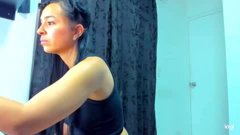 iam_your_fantasy online show from November 30, 2025, 8:13 pm