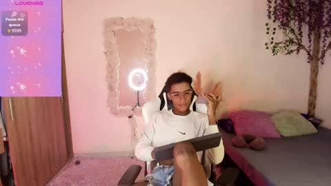 iamandrey_ online show from May 4, 2026, 1:29 pm
