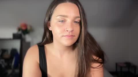 Crystal online show from October 21, 2025, 5:30 am