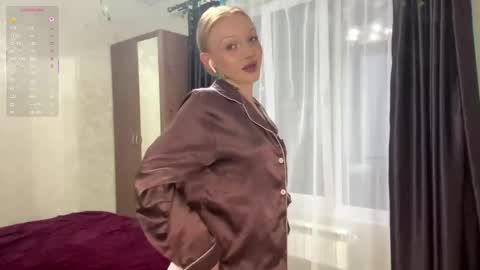 Lylu online show from October 28, 2025, 4:05 am