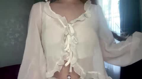 Lylu online show from November 26, 2025, 6:47 am