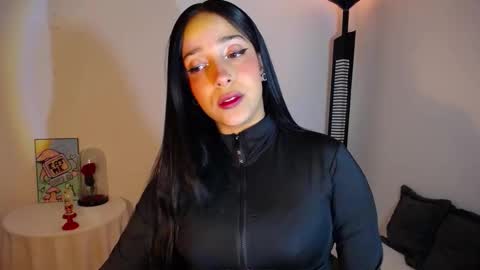 Snapshot of iamroxanne chatting on November 11, 2025, 1:49 am Camila online show from November 11, 2025, 1:49 am