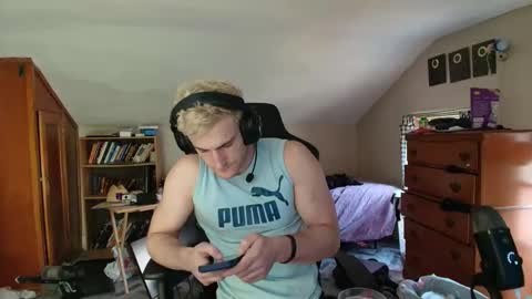 Snapshot of iamtommyparker chatting on November 7, 2025, 4:18 pm iamtommyparker online show from November 7, 2025, 4:18 pm