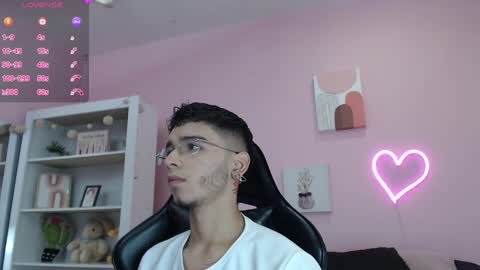 IAN CASTILLO online show from January 15, 2025, 11:21 am