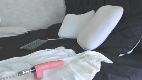 IAN CASTILLO online show from February 13, 2025, 2:20 pm