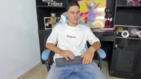 Snapshot of ian_jhonson_ chatting on February 6, 2025, 8:34 pm Ian online show from February 6, 2025, 8:34 pm