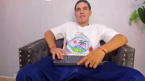 Snapshot of ian_jhonson_ chatting on March 1, 2025, 3:53 am Ian online show from March 1, 2025, 3:53 am