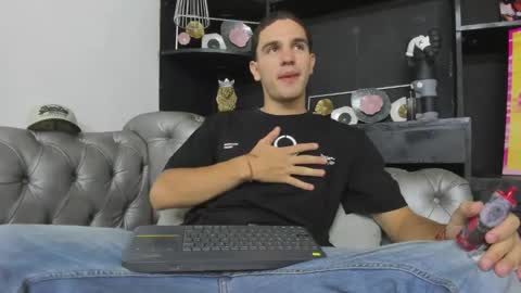 Snapshot of ian_jhonson_ chatting on March 1, 2025, 10:42 pm Ian online show from March 1, 2025, 10:42 pm