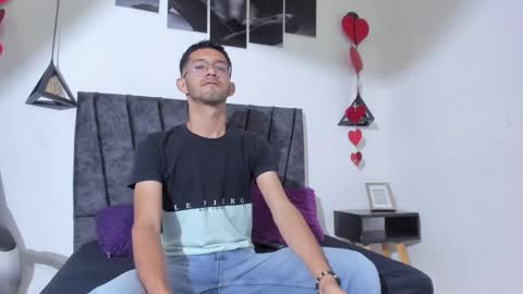 Snapshot of ian_thompsoncut chatting on October 2, 2025, 12:56 pm Ian Thompson online show from October 2, 2025, 12:56 pm