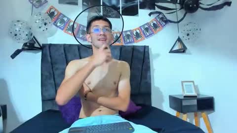 Snapshot of ian_thompsoncut chatting on October 11, 2025, 8:51 pm Ian Thompson online show from October 11, 2025, 8:51 pm