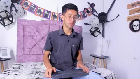 Snapshot of ian_thompsoncut chatting on October 17, 2025, 8:55 pm Ian Thompson online show from October 17, 2025, 8:55 pm