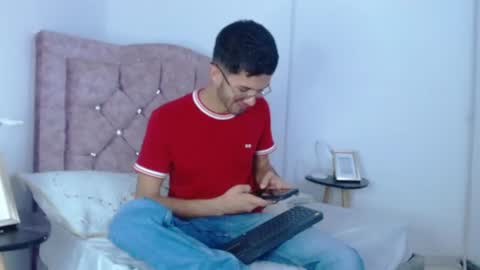 Snapshot of ian_thompsoncut chatting on November 15, 2025, 2:46 pm Ian Thompson online show from November 15, 2025, 2:46 pm