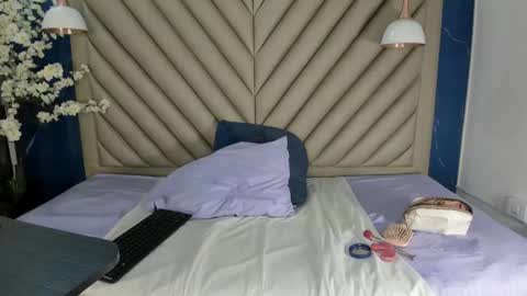 ibbie_ online show from October 3, 2025, 12:02 pm