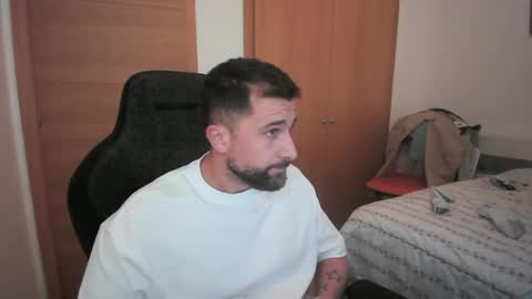 Snapshot of iberian_macho chatting on October 18, 2025, 9:48 pm iberian_macho online show from October 18, 2025, 9:48 pm