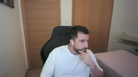 Snapshot of iberian_macho chatting on November 14, 2025, 8:57 am iberian_macho online show from November 14, 2025, 8:57 am