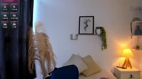 ice_y_abigail online show from October 14, 2025, 12:17 pm