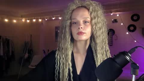 Nina online show from January 12, 2026, 11:43 pm