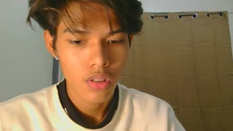 Snapshot of iconic_slim chatting on October 2, 2025, 8:10 am iconic_slim online show from October 2, 2025, 8:10 am