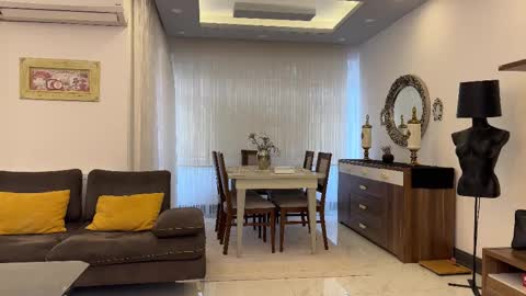 Mina online show from October 23, 2025, 11:09 am