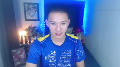 Snapshot of iconicmateo chatting on December 18, 2024, 7:30 pm Mateo online show from December 18, 2024, 7:30 pm