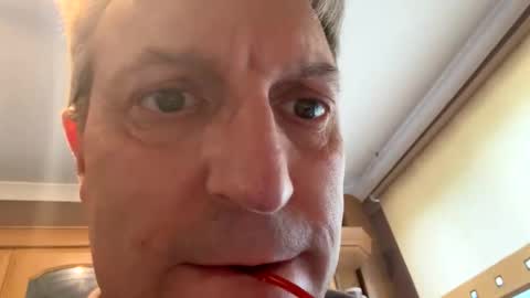 Snapshot of icums4u chatting on October 9, 2025, 1:42 pm icums4u online show from October 9, 2025, 1:42 pm