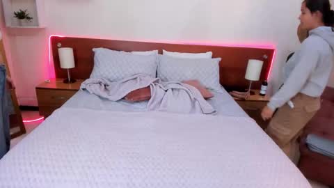 Icy online show from October 7, 2025, 10:23 am