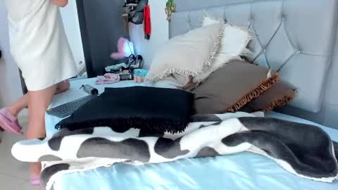 Snapshot of idaly_lovepussy chatting on December 28, 2024, 1:08 am idaly online show from December 28, 2024, 1:08 am