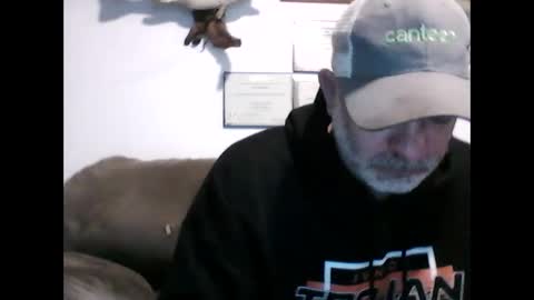 idkwhyidothis348732 online show from December 26, 2024, 12:16 pm