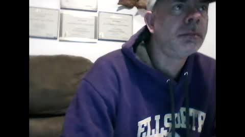 idkwhyidothis348732 online show from February 3, 2025, 12:14 pm