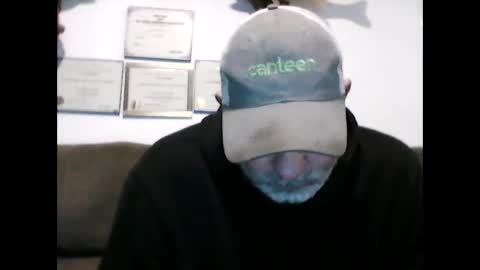 idkwhyidothis348732 online show from February 26, 2025, 12:14 pm