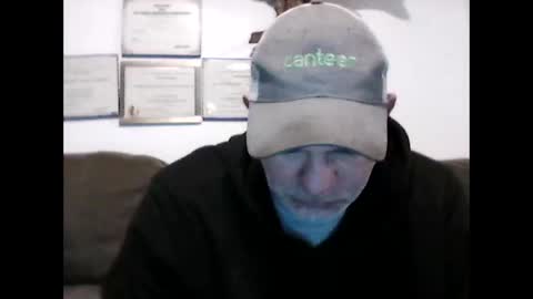 idkwhyidothis348732 online show from March 6, 2025, 11:36 am