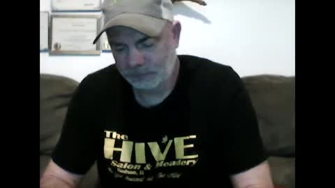 idkwhyidothis348732 online show from March 10, 2025, 11:21 am