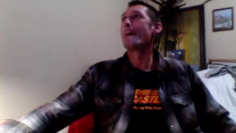 Snapshot of ifoundthegspot chatting on November 2, 2025, 1:24 pm Darthmark420 online show from November 2, 2025, 1:24 pm