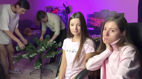 Snapshot of ihavepaws33 chatting on December 24, 2024, 2:22 pm Julia and Mira online show from December 24, 2024, 2:22 pm