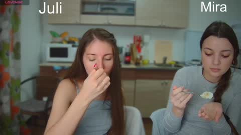 Snapshot of ihavepaws33 chatting on February 22, 2025, 6:52 pm Julia and Mira online show from February 22, 2025, 6:52 pm