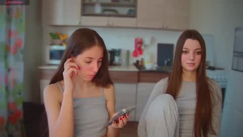Snapshot of ihavepaws33 chatting on February 23, 2025, 12:16 pm Julia and Mira online show from February 23, 2025, 12:16 pm