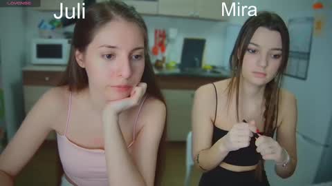 Snapshot of ihavepaws33 chatting on March 4, 2025, 3:26 pm Julia and Mira online show from March 4, 2025, 3:26 pm
