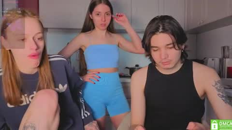 Julia and Mira online show from April 16, 2026, 5:41 am