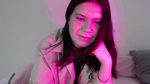 Vella online show from October 10, 2025, 9:08 am